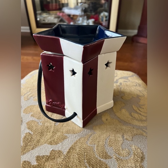 ✨❤️🤍💙Star Spangled Scentsy Warmer❤️🤍💙💡✨ - Picture 5 of 7